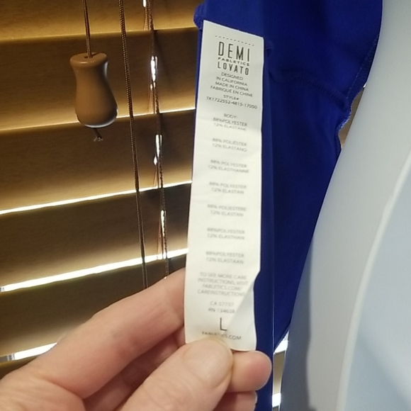 🔮NWT Fabletics - NOT ONLINE OR IN STORES - Sawyer Tank - Shocking Blue - Picture 6 of 12